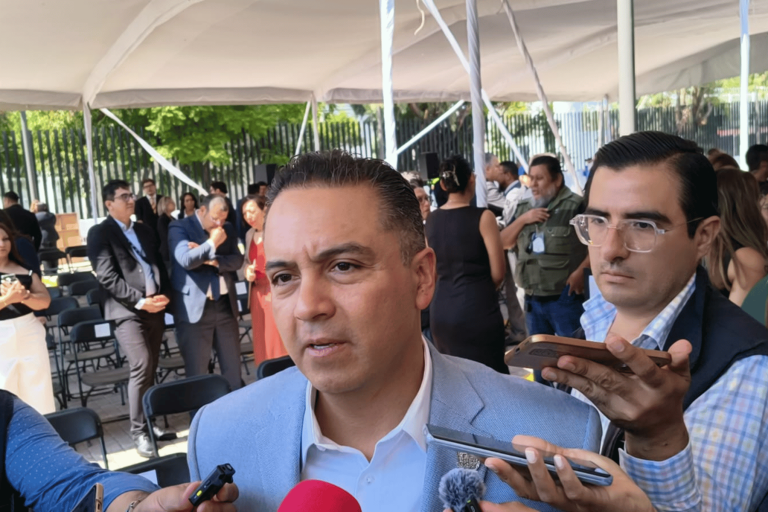 Eric Gudiño Torres anuncia ampliación de plazo para refrendo de bebidas alcohólicas