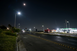 Instalan luminarias LED en el Libramiento Surponiente para reforzar la seguridad vial