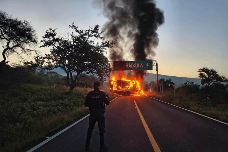Michoacán registra 11 bloqueos tras operativo federal