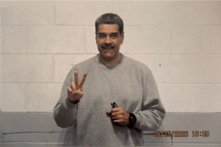 Nicolás Maduro reaparece en prisión mientras Venezuela acuerda pacto petrolero con Estados Unidos