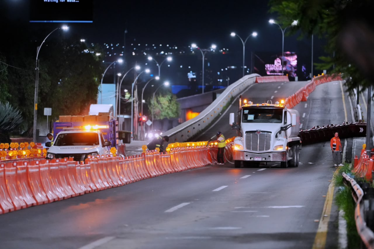 Operativo vial en Bernardo Quintana amplía a siete carriles la circulación