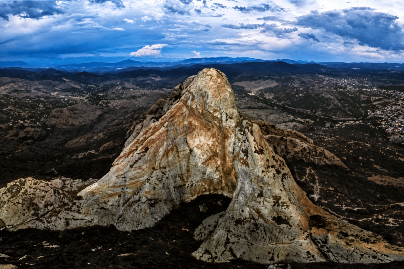 Peña de Bernal tendrá acceso gratuito mientras preparan su rehabilitación
