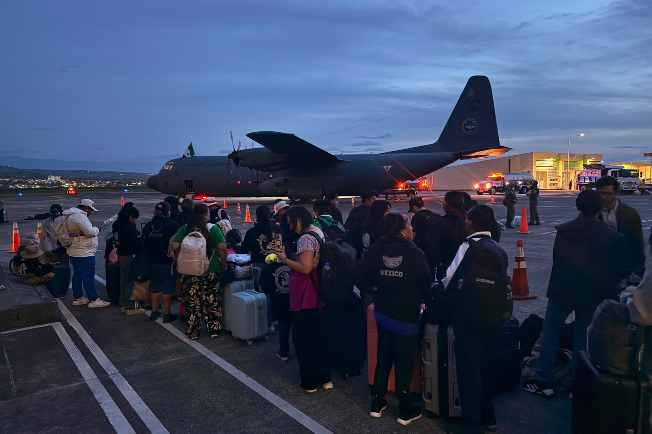 Repatriados 36 mexicanos desde Colombia tras terremoto de magnitud 7.4
