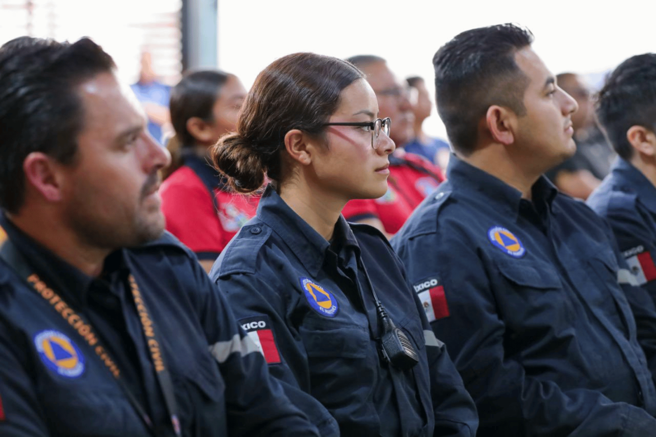 Corregidora recibe camión de bomberos y equipo de protección de Laredo, Texas