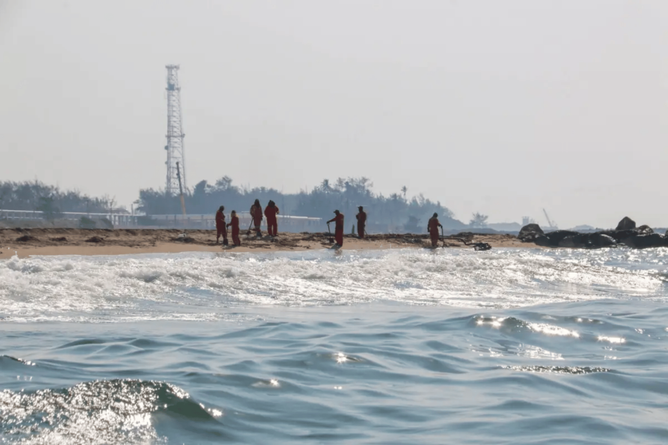 Derrame en Campeche: Pemex aún no contiene fuga en el Golfo de México