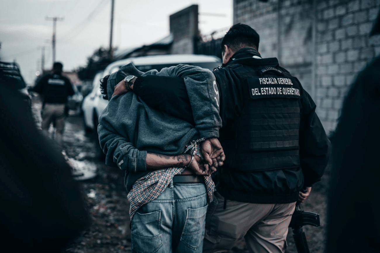 Fiscalía realiza 12 cateos en Querétaro; hay 8 detenidos