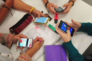 Prohibirán uso de celular en primarias y secundarias desde noviembre