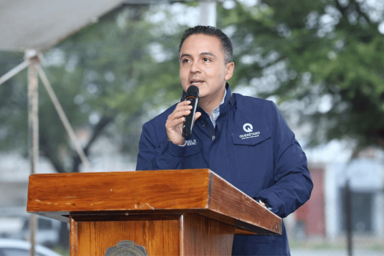 Eric Gudiño reclama incumplimiento de obras en la carretera 57 de Querétaro